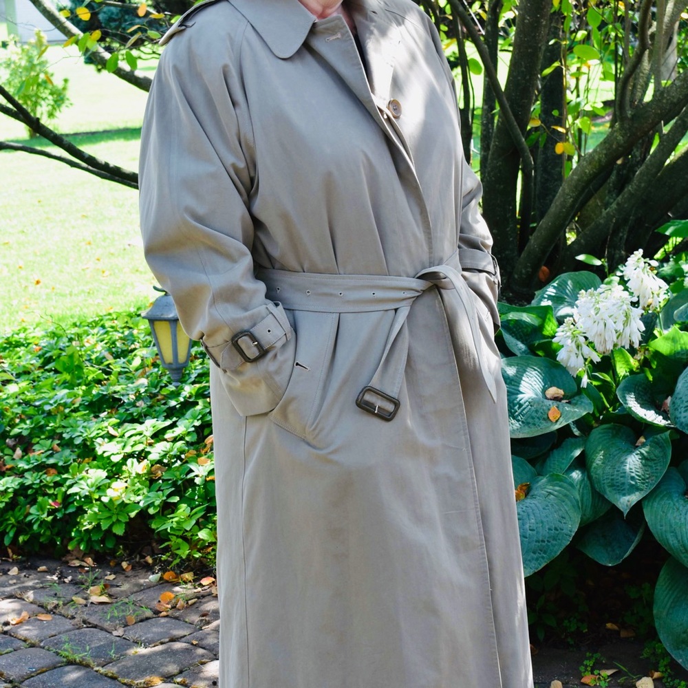 BURBERRY trench coat